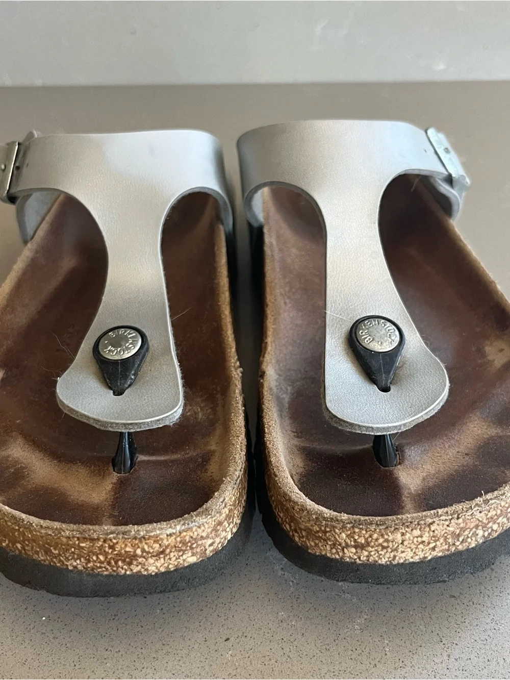 Birkenstock Gizeh Women’s SZ 37 US 6 Medium Silver Metallic Sandals